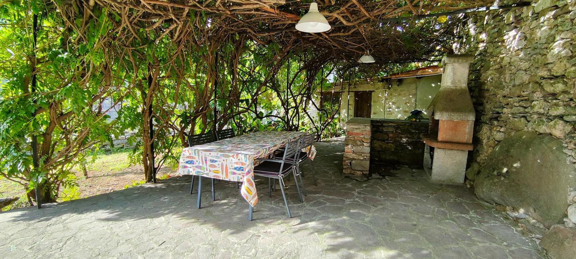 Bed and Breakfast La Casa Delle Pietre Parlanti - Casa In Pietra Ai Piedi Del Parco Delle 5 Terre Biassa Exterior foto