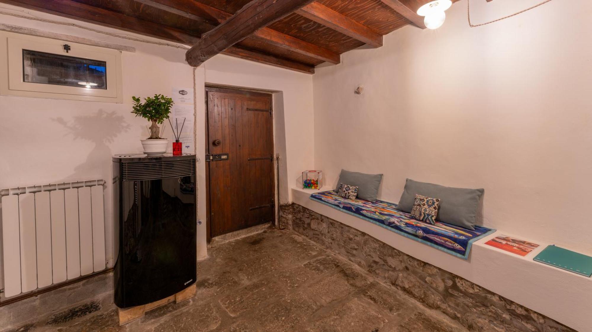 Bed and Breakfast La Casa Delle Pietre Parlanti - Casa In Pietra Ai Piedi Del Parco Delle 5 Terre Biassa Exterior foto