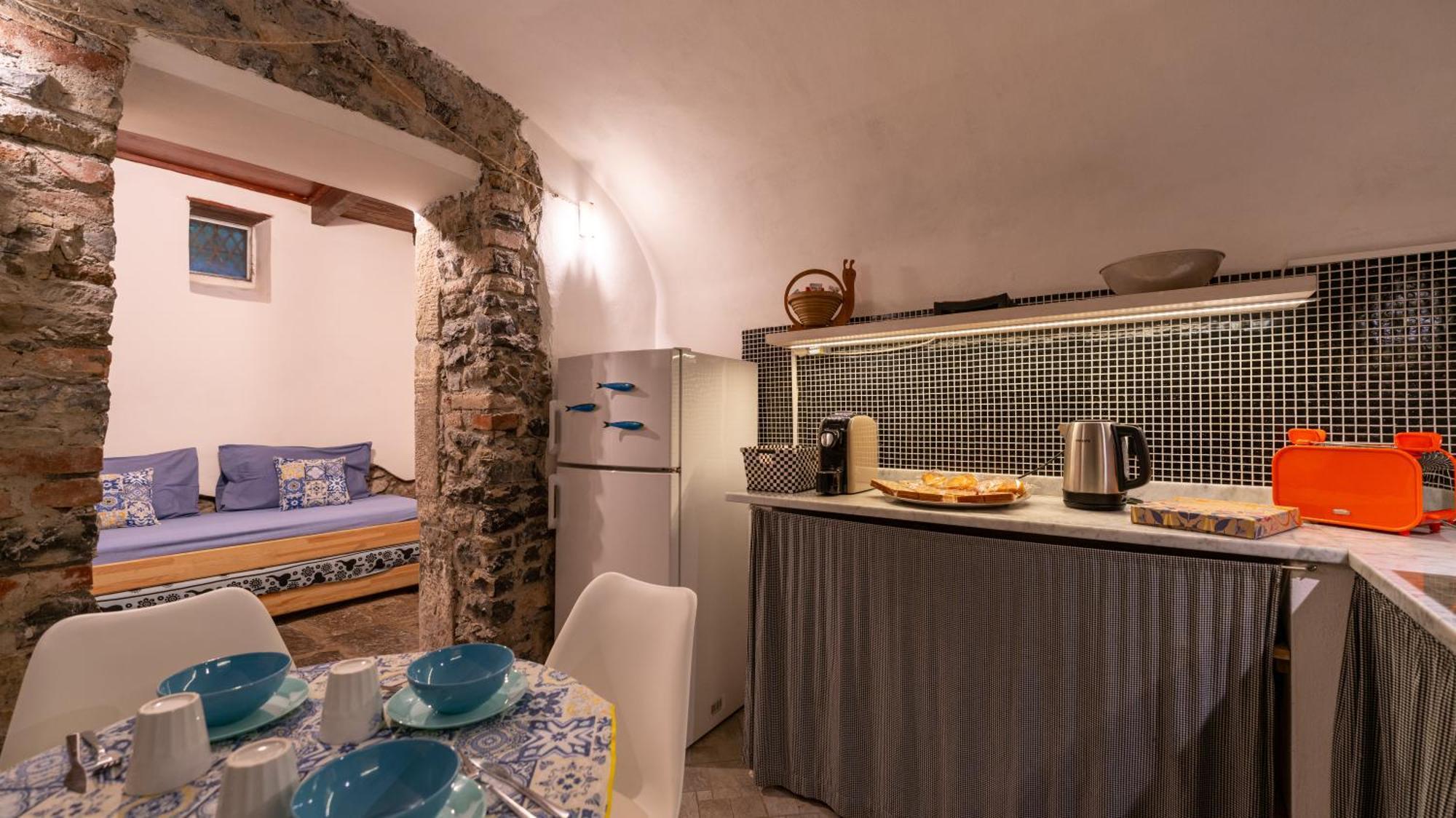 Bed and Breakfast La Casa Delle Pietre Parlanti - Casa In Pietra Ai Piedi Del Parco Delle 5 Terre Biassa Exterior foto